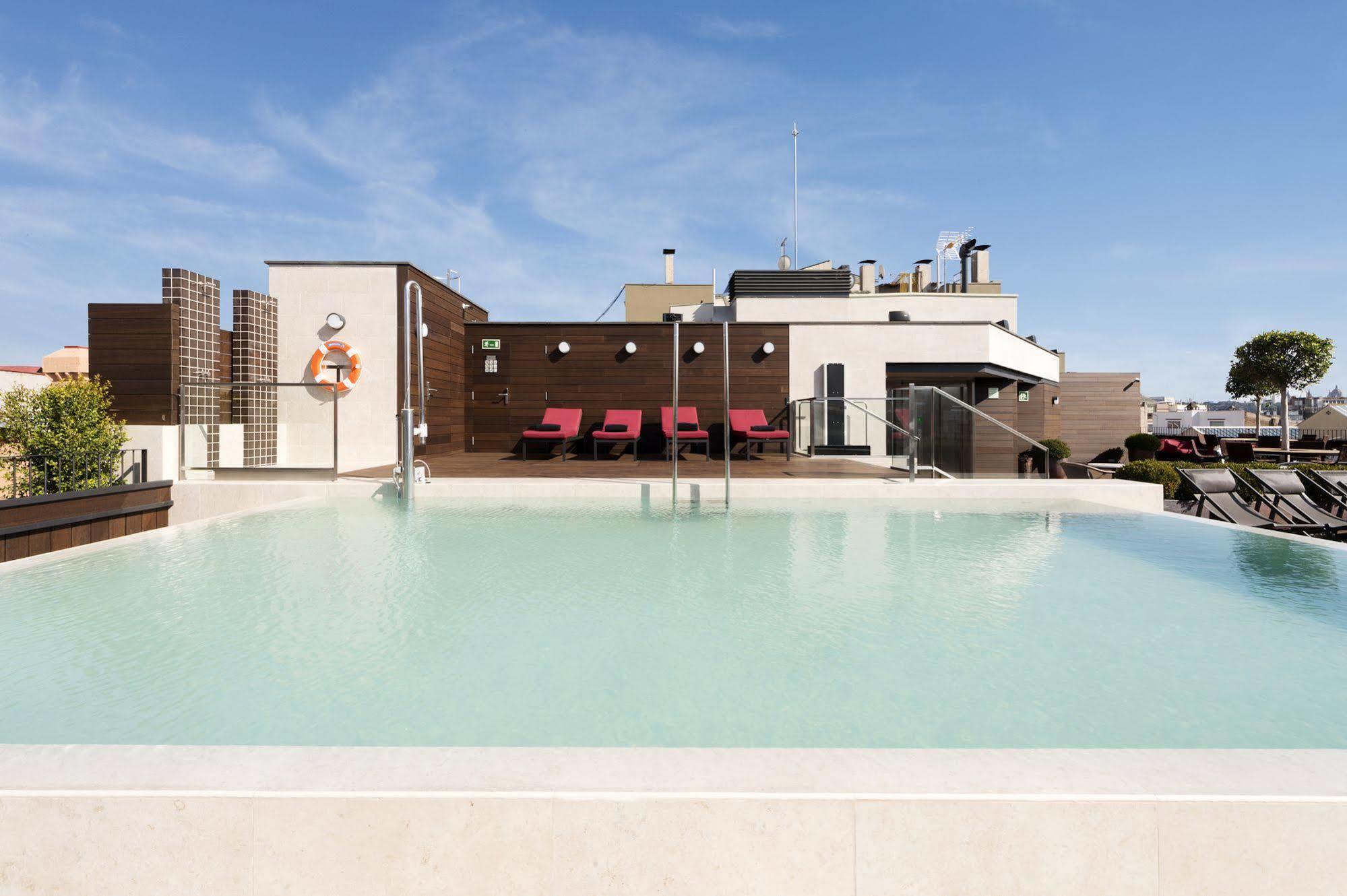 Hotel The Corner 4*